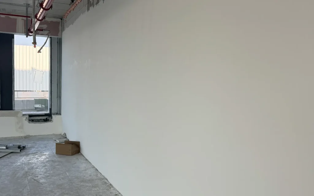 BM-CONSTRUM referencia: BudaPart CORSO 7. emeleti irodai festés és felületképzés - festési és felületképzési kivitelezés, 03. kép.