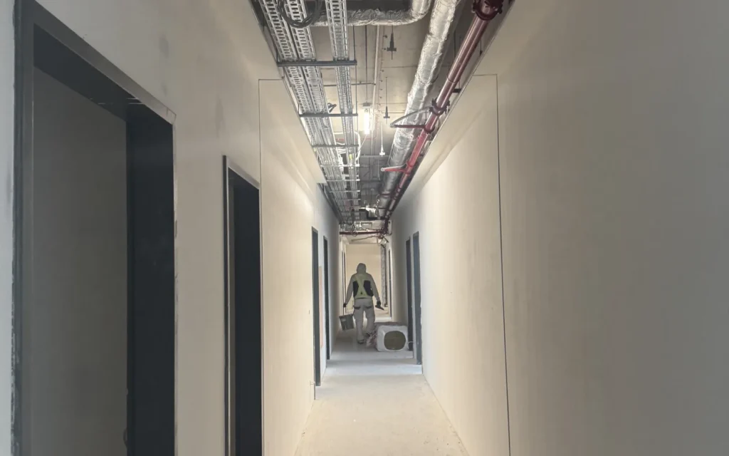 BM-CONSTRUM referencia: BudaPart CORSO 7. emeleti irodai festés és felületképzés - festési és felületképzési kivitelezés, 06. kép.