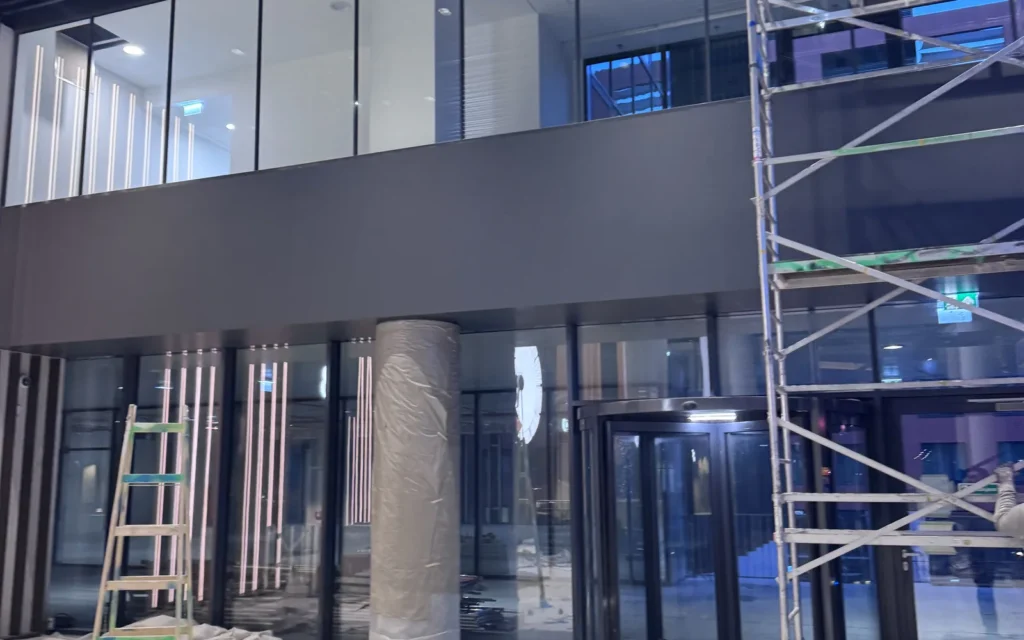 BM-CONSTRUM referencia: BudaPart CORSO lobby és közösségi terek festése - festési és felületképzési kivitelezés, 04. kép.