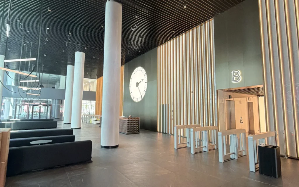 BM-CONSTRUM referencia: BudaPart CORSO lobby és közösségi terek festése - festési és felületképzési kivitelezés, 11. kép.