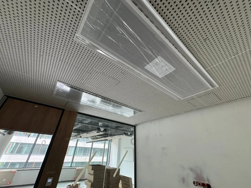 BM-CONSTRUM referencia: Budapest LIBERTY irodaház - festési és felületképzési kivitelezés, 03. kép.