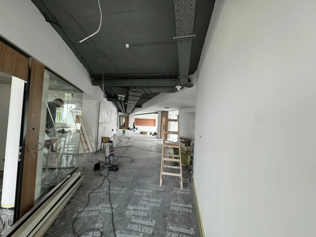 BM-CONSTRUM referencia: Budapest LIBERTY irodaház - festési és felületképzési kivitelezés, 09. kép.